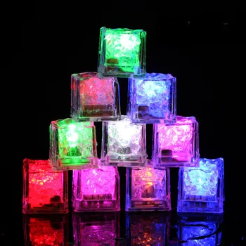 12Pcs Augti Tamsiai Plastiko Šviesos LED Ledo Kubeliai Baras Įrankiai Vestuvių Šventė Reikmenys Vyno Stiklo Apdailos Spalva Keičiasi