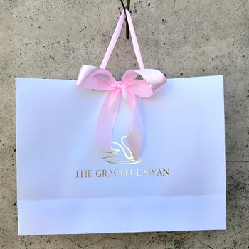 100vnt rožinė/balta Individualų logotipas dovanų maišelis, Dėžutė Vestuvių dovaną, pakuoti Drabužius perukas Pakuotės Aukso Rankena su Kaspinu