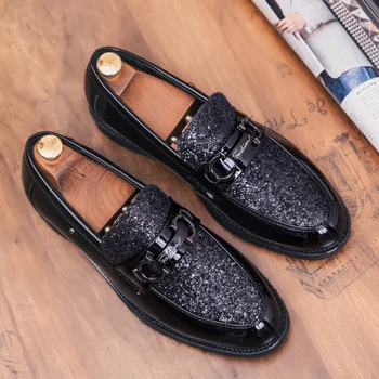2019 mados prekės ženklo vyriški batai pavasarį ir rudenį naujų blizgančiais vyrų verslo laisvalaikio bateliai su metalo priedais lauko mokasīni