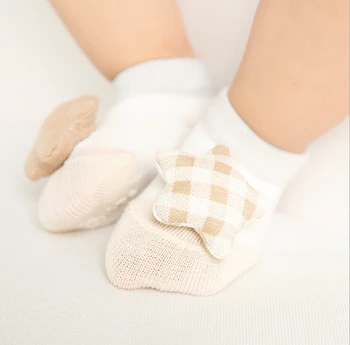 2Pairs pack Cute lėlės kūdikių kojinės medvilnės baby klijai neslidūs naujagimių kojinės medvilnės 0-18 mėnesių vaikams gražių grindų kojinės