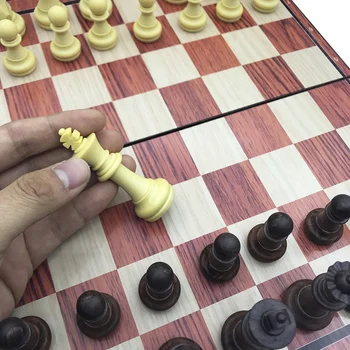 Aukštos Kokybės Magnetiniai Šachmatai Dideli Aukštos kokybės Raudonmedžio Imitacija Šachmatų Medienos Šachmatų Žaislas Plastiko Didelio Poveikio Plastiko Yernea