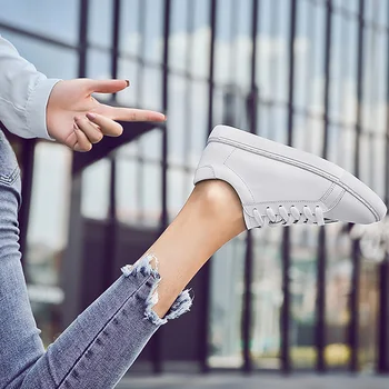 Balti moteriški sportbačiai 2020 natūralios odos didelis dydis 43-44 nėrinių kietas atsitiktinis tenso feminino batų Pora elegantiškai vaikščioti batų