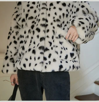 CHEERART Leopardas Spausdinti Žiemos Kailių Paltai Ir Striukės Moterims Baltas Pūkuotas Striukė Fuzzy Viršutiniai drabužiai Šiltas Fux Kailio Striukė 2020 m.