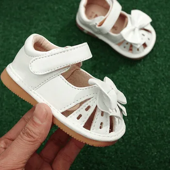 Karšto pardavimo mergaitės piskliwy batai 1-3 metų vaikams, rankų darbo, lankas, kaspinas pusė vasaros sandalai nina sapatos įdomus kūdikių balti bateliai