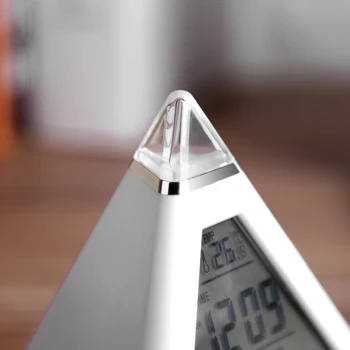 LED Spalva Keičiasi Permainingi Skaitmeninis LCD Piramidės Žadintuvas, Termometras Nakties Šviesos Darbalaukio Stalo Laikrodis Namų Dekoro Accessorier