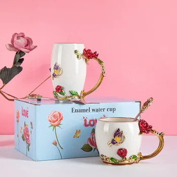 Naujas gaminys Europos stiliaus rose keramikos Kavos puodelis rankų darbo Emalio vandens puodelį Namuose kavos puodelio Pusryčiai pieno taurės Vestuvių Dovanos