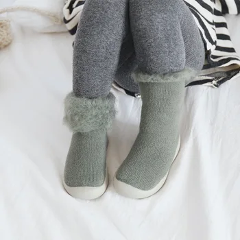 Naujas plus aksomo sustorėjimas kūdikių grindų kojinės batai Rudens ir žiemos kūdikių grindų batus neslidžiais kūdikio, vaikiška avalynė gumos apačioje