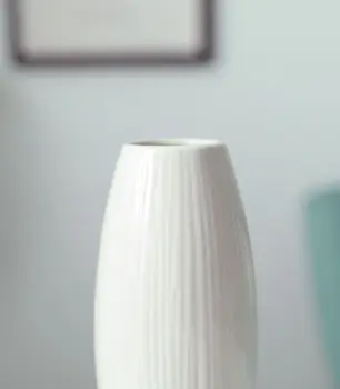 Porceliano subtilus ir paprastas šiuolaikinės keramikos vaza gėlių ornamentais baltos keramikos vaza kūrybos aukštos temperatūros atleistas Europos s