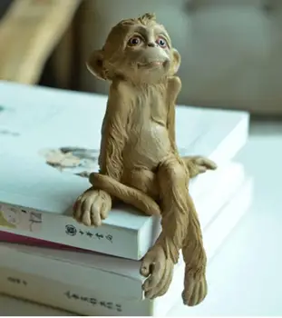 Retro Šiaurės animacinių filmų beždžionės nustatytus su nedideliu kūrybos puodą ant stalo, stiklo spinta gražių namų gyvūnų rekvizitai
